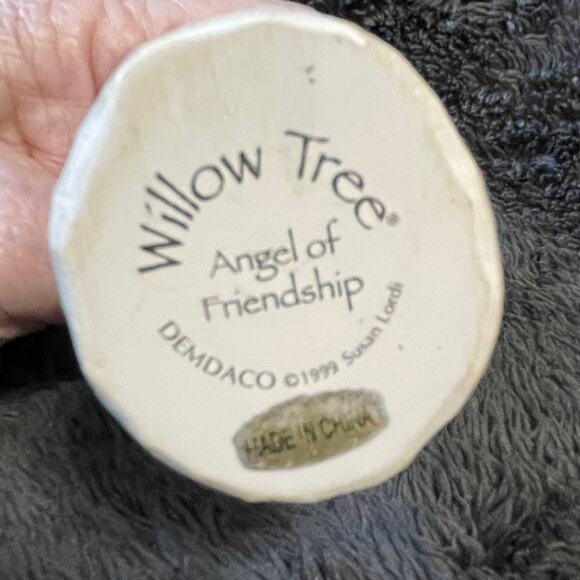 Willow Tree Angel of Friendship Hugging Dog Puppy(missing wings) - Picture 3 of 3